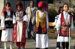 Die Kinder des humedica-Kindergartens hatten für die Gäste aus Deutschland ein buntes Jubiläums-Programm zusammengestellt. Foto: humedica