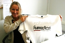 Karin im Hauptquartier vor ihrer Abreise nach Simbabwe. Foto: humedica/ Steffen Richter