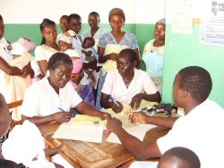 Gut besuchte Sprechstunde in einer Klinik. Foto: humedica.