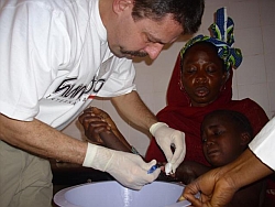Dr. Matthias Heß arbeitete drei Wochen in der humedica-Klinik Kollo. Foto: humedica