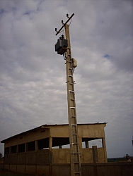 Die Stromversorgung der Klinik wird durch einen Transformator gesichert. Foto: humedica