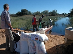 2,8 Tonnen Hilfsgüter werden alternativ weiter transportiert: kein Problem in Afrika. Foto: humedica