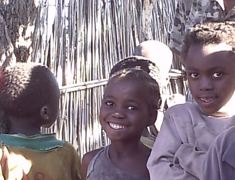 Rund 400 Familien konnte das zweiköpfige humedica-Team verstärkt durch lokale Helfer an diesem Tag versorgen. Foto: humedica