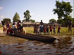 Einige Dörfer haben die Fluten von der Außenwelt abgeschnitten. Menschen warten auf Hilfe. Foto: humedica/Janika Simon