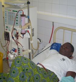 Patient an der Dialyse Foto: humedica