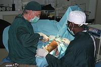 Kaufbeurer Chefarzt im Einsatz in Benin: "Große Dankbarkeit"