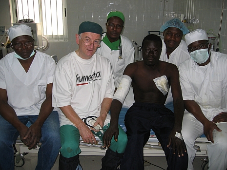 Kaufbeurer Chefarzt im Einsatz in Benin: "Große Dankbarkeit"