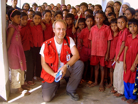 Dieter Schmidt, Autor dieses Artikels, koordiniert den aktuellen Einsatz in Bangladesch. Foto: humedica
