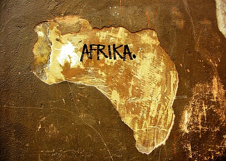 Der afrikanischen Kontinent wurde in den vergangenen Jahrzehnten immer wieder von verheerenden Hungernöten heimgesucht. Bitte unterstützen Sie unsere Bemühungen in Simbabwe mit einer konkreten Spende. Vielen Dank. Foto: frootmat/photocase