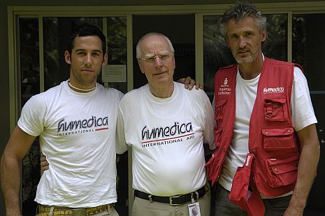 Ein weiteres starkes (Ersteinsatz-)Team, später ergänzt von weiteren medizinischen Kräften: Benjamin Wiese, Dr. Wolfgang Riske, Gerhard Braunmiller (v. l.).Foto: Jens Großmann