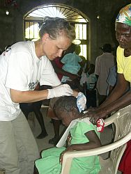 Die strukturelle Armut der Bevölkerung hat massive Konsequenzen für die Gesundheit der Menschen. Foto: humedica