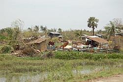 Aktuelle Bilder aus dem Irrawaddy-Delta: Die Situation ist noch immer von unvorstellbarer Dramatik. Foto: humedica
