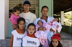 Familie de Souza ist sehr dankbar für die Unterstützung durch eine Patenschaft. Foto: humedica