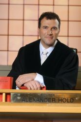 TV-Richter Alexander Hold unterstützt die Arbeit von humedica schon seit vielen Jahren. Foto: humedica