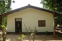 Häuserbau: humedica hilft Minderheit in Sri Lanka - Erstes Haus übergeben