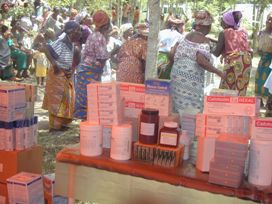 Die Medikamente werden in Togo auf 90 Krankenstationen verteilt. Foto: humedica