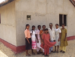 Familie Amirthalingam hat dank der Spende von Familie Kreft ein neues Zuhause. Foto: humedica