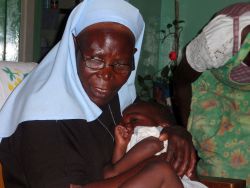 Die Nonnen der Waisenhäuser kümmern sich aufopferungsvoll um die ihnen anvertrauten Kinder. Foto: humedica