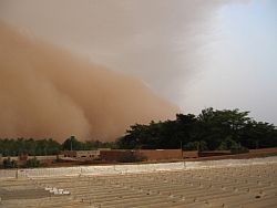 Ein gewaltiger Sandsturm zieht auf. Foto: Sebastian Frank