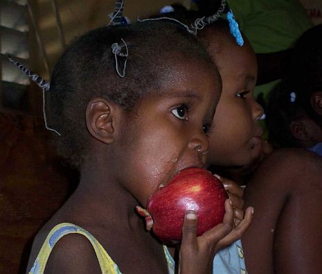 TV-Richter Alexander Hold besucht humedica-Nothilfeprojekte in Haiti