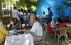 Täglich versorgen die humedica-Helfer Dutzende Patienten. Foto: humedica