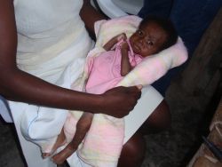 Der kleine Louis wog bei seiner Ankunft nur 2500 Gramm. Foto: humedica