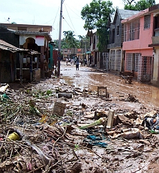 Chaos nach den Stürmen: Haitis Präsident Rene Preval hat die internationale Gemeinschaft um sofortige Hilfe gebeten. Foto: humedica
