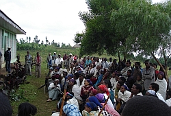 An allen Einsatzorten trafen die humedica-Helfer auf hunderte Menschen, die dringend auf Hilfe angewiesen waren. Foto: humedica