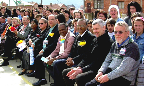 In der ersten Reihe, die Leiter der verschiedenen humedica-Niederlassungen, bei der Begrüßungsfeier in Krusche e Vogel.