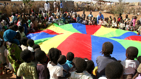 Unterricht mitten im Flüchtlingslager: Schulen werden dringend benötigt