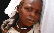 Fatima, vier Jahre alt, ist eine von 160 Patienten die täglich in die humedica-Klinik kommen.