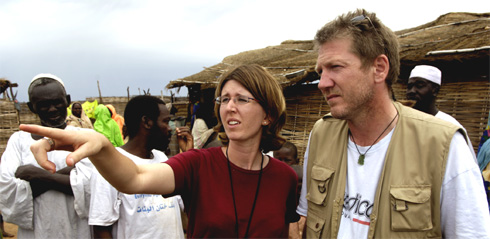 Celia Senkel (humedica Deutschland) bei einem Projektbesuch