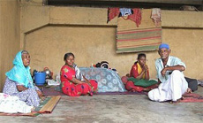 Diese Flutopfer haben Zuflucht im R. Premadas International Cricket Stadium in Keththarama gesucht