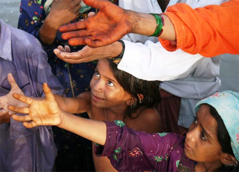 Die Not nach den Unwettern ist noch immer groß - vor allem bei den Kindern.