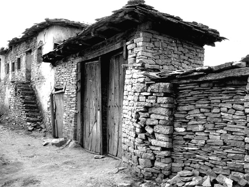 Tor zu einem kosovarischen Bauernhof