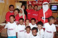 Mit den Geschenken auch Samen der Hoffnung säen