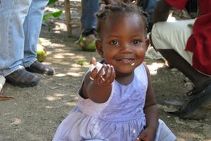 Über die Fröhlichkeit der Haitianer, die viele trotz der Traumata und leidvollen Erlebnisse haben, freut sich auch Wolfgang Groß sehr. Foto: humedica