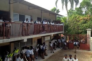 Die Schüler in Meyer sind dankbar über ihre neu aufgebaute Schule. Foto: humedica/Wolfgang Groß