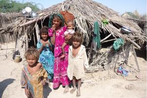 Dass seine Kinder eine unsichere Zukunft haben, belastet Moti sehr. Er hofft auf Hilfe und eine damit eintretende Besserung. Foto: humedica/PMS