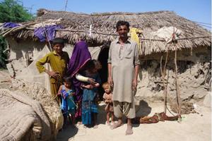 Ein neues Haus bedeutet für den Familienvater Jethanad alles - durch Ihre Hilfe wird dies bald möglich sein. Foto: humedica/PMS