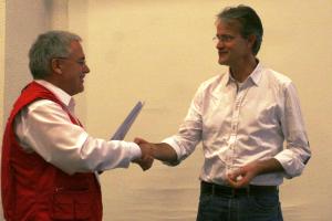 Unser besonderer Dank galt im Rahmen mehrerer Auszeichnungen den Einsatzkräften, die bereits viele Einsätze absolvierten - hier Dr. Markus Hohlweck. Foto: humedica/Steffen Richter