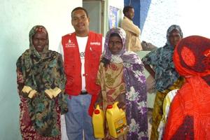 Monatlich erhalten die Familien speziell abgestimmte Lebensmittelpakete und Hygienartikel. Foto: humedica