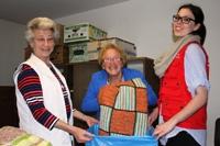 Frauengruppe strickt weiter für den guten Zweck