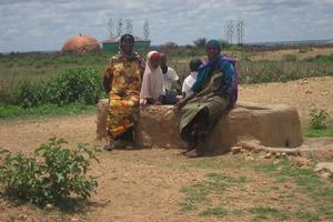 Ob Brunnen, Marktplatz oder ein Katimavic (Gemeinschaftsiglu): Das Miteinander und Zusammenkommen zählt. Foto: humedica/Maren Walter
