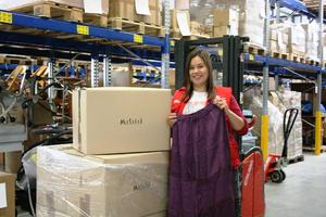 humedicafreut sich über eine gesamte Palette voller außergewöhnlicher Kleidungsstücke der FirmaMoshiki. Herzlichen Dank! Foto:humedica/Lina Koch