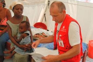 Fast jeder dritte Patient im Flüchtlingslager Bubukwanga wurde positiv auf Malaria getestet.humedicaversorgt die Betroffenen mit einer entsprechenden Therapie. Foto:humedica/Simone Winneg