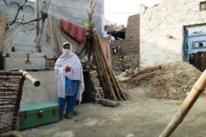 Nach dem Tod ihres Mannes war Kahlida auf sich allein gestellt. Durch die Hilfe vonPMSundhumedicablickt sie nun wieder optimistisch in die Zukunft. Foto:humedica