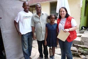 Trotz ihrer Prothese sprüht die 12-jährige Emanuela vor Lebensfreude und freute sich, als dashumedica-Team ihre Familie besucht. Foto:humedica/Daria Napieraj