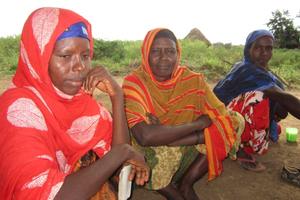 Diese Frauen nehmen unglaubliche Strapazen auf sich um für ihre Familie zu sorgen. Foto:humedica/Susanne Koch