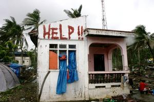 Wie vor neuen Jahren in Sri Lanka stehen viele philippinische Familien nach Taifun "Haiyan" vor dem Nichts. Bitte helfen Sie! Foto:humedica/Maren Walter